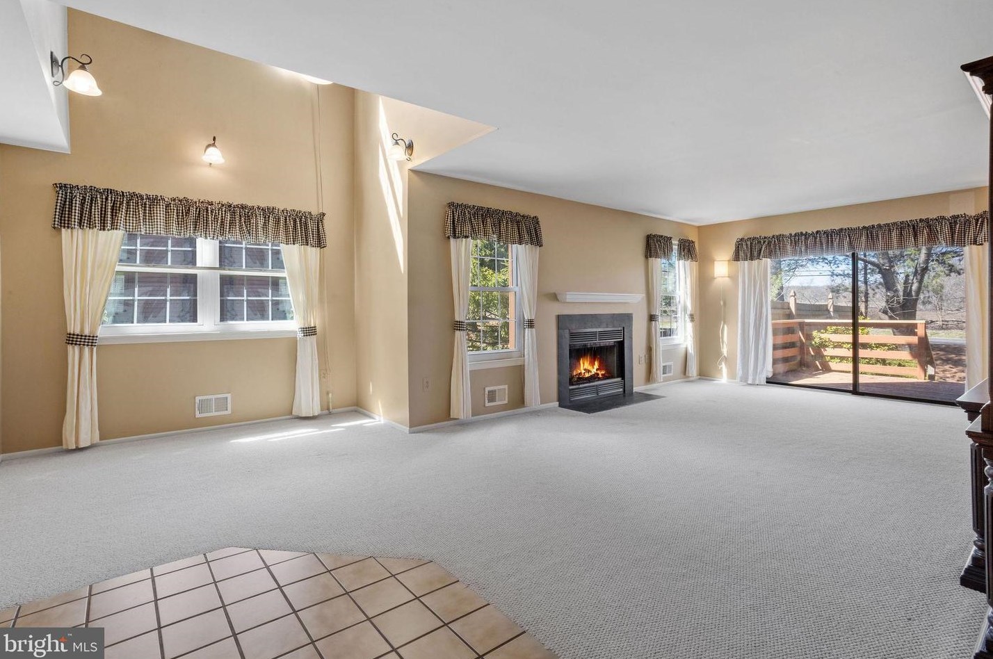 36 Danielle Ct, Trenton NJ 08648-1452 exterior