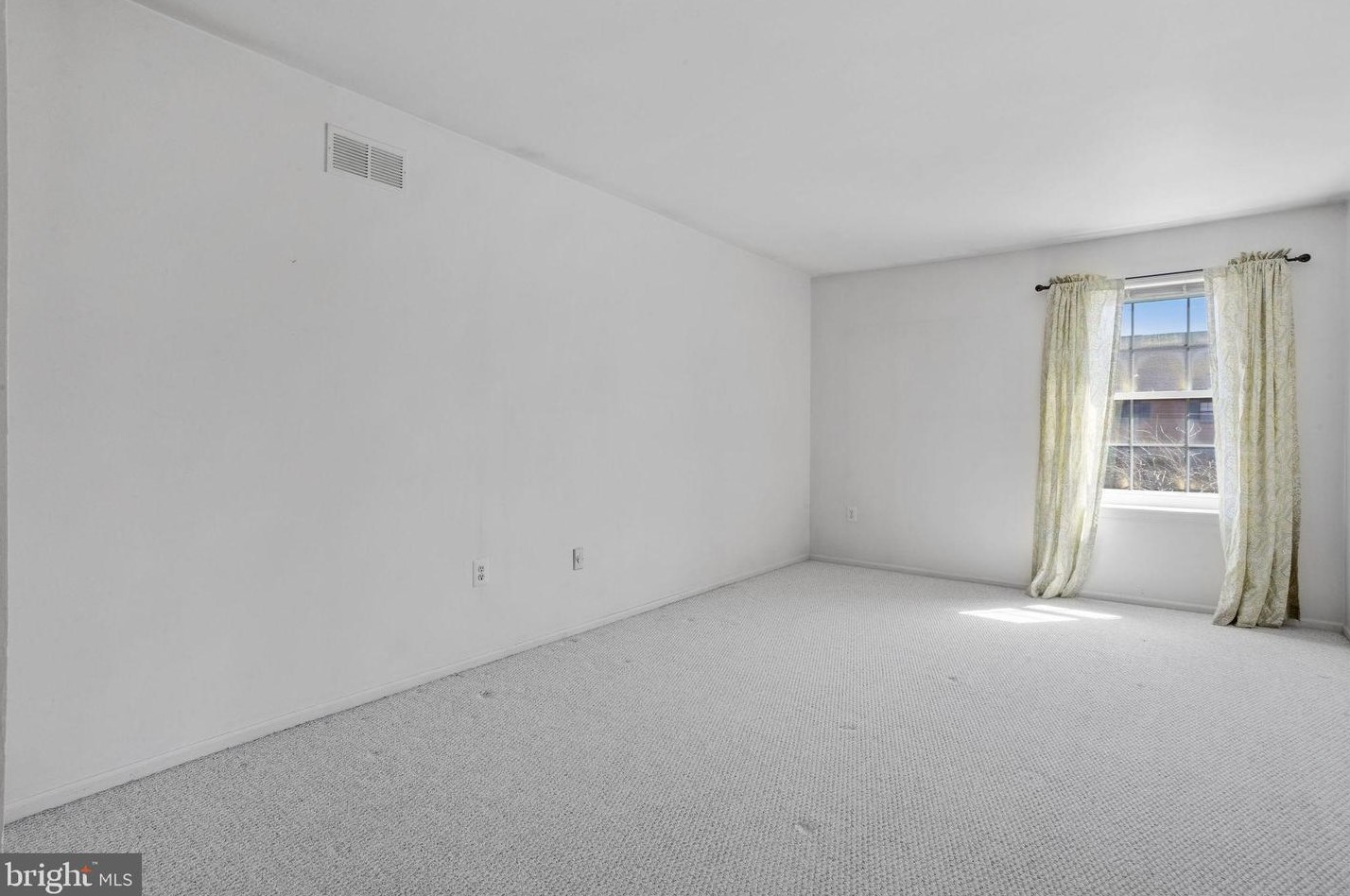 36 Danielle Ct, Trenton NJ 08648-1452 exterior