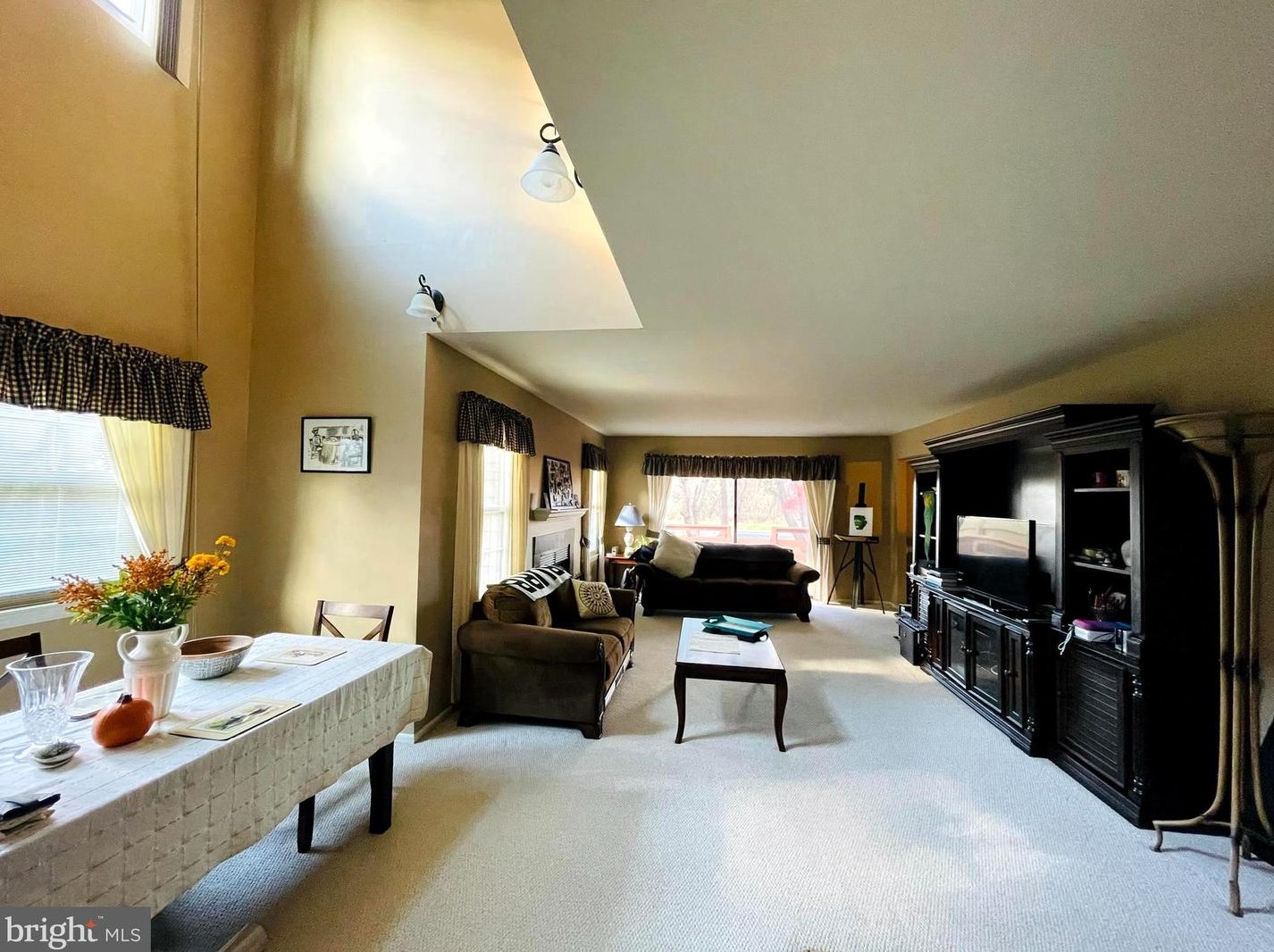 36 Danielle Ct, Trenton NJ 08648-1452 exterior