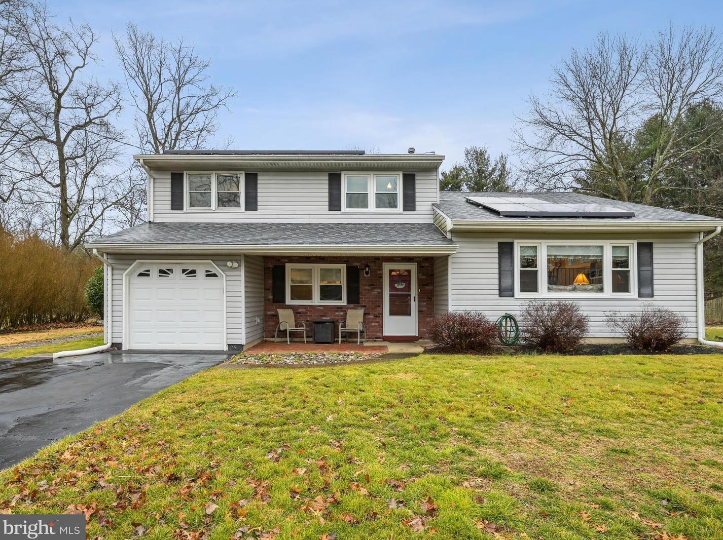 16 Meadowbrook Dr, East Windsor, NJ 08520-2308