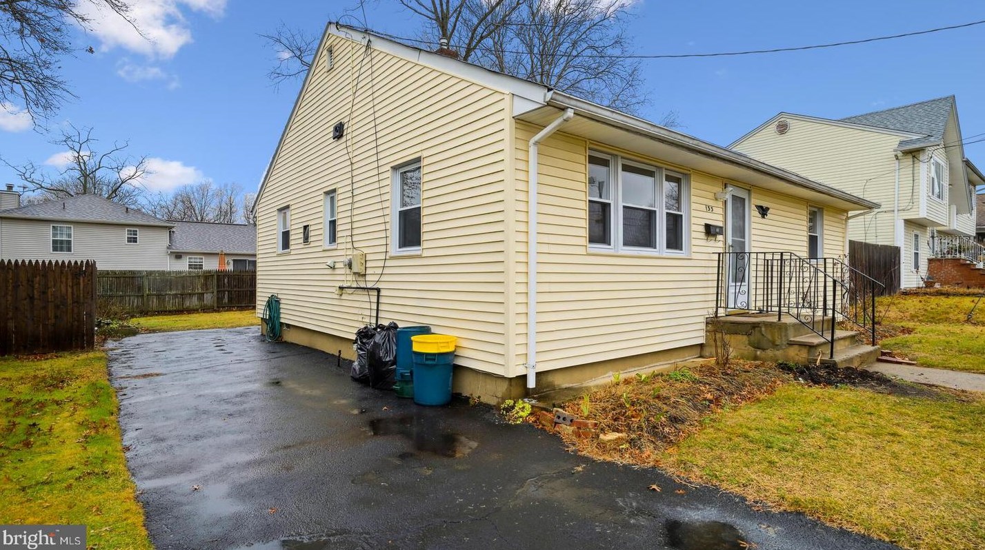 133 Mechanic St, East Windsor, NJ 08520-3605