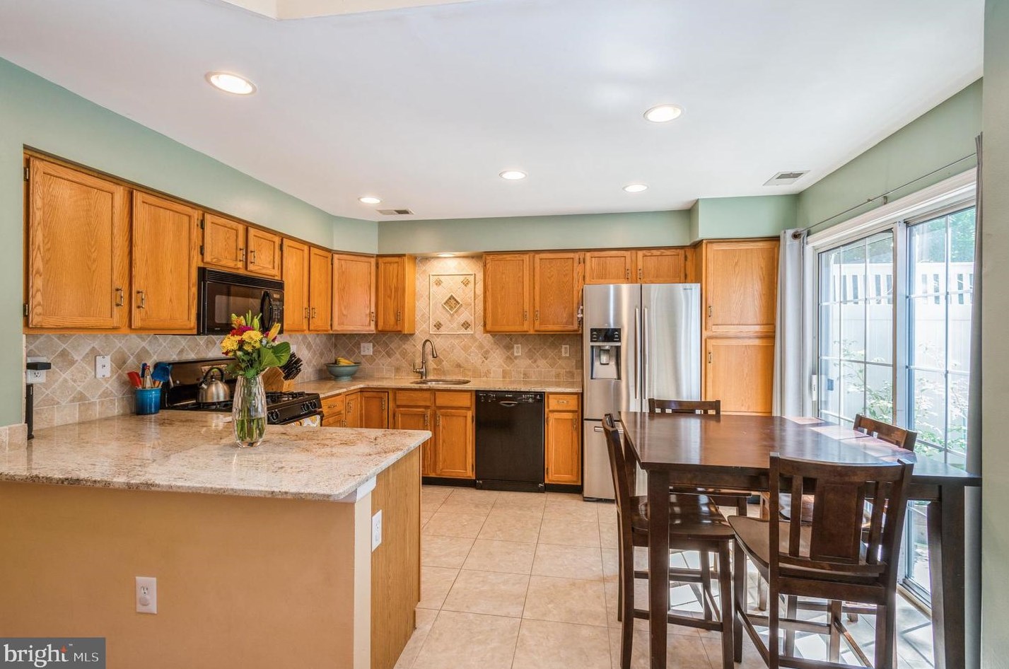 404 Pebble Creek Ct, Pennington NJ  08534-1945 exterior