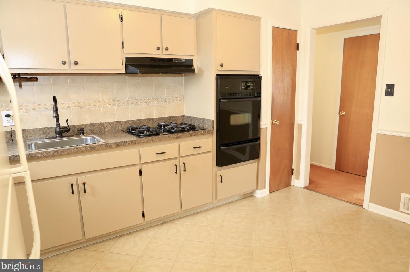 20 Apollo Dr, Trenton NJ  08620-1004 exterior