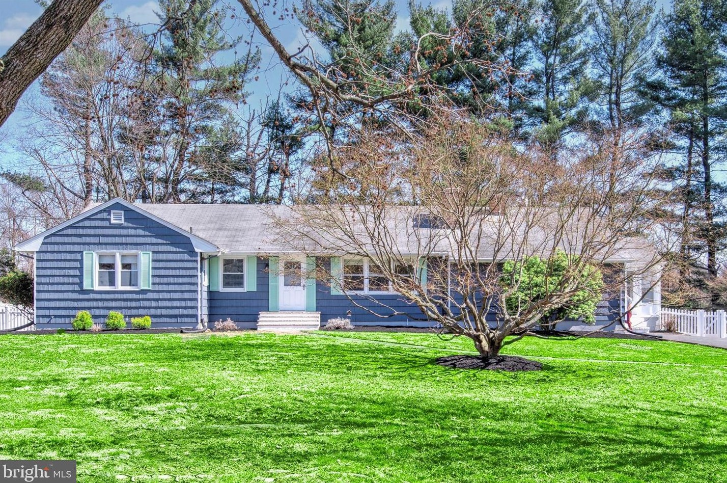 25 Morningside Ct, Pennington, NJ 08534-3106