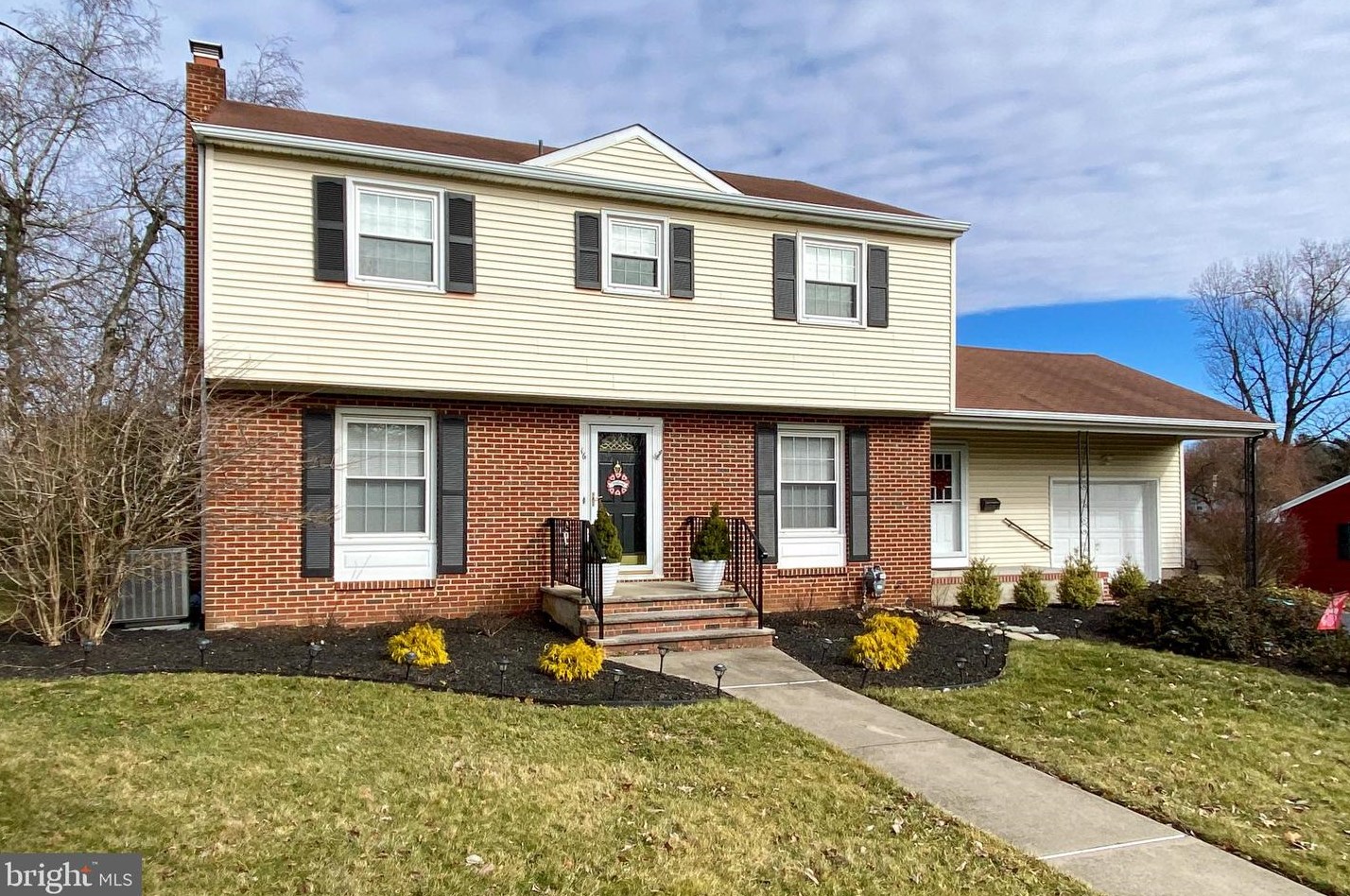 16 Vanderveer Dr, Lawrence Township, NJ 08648