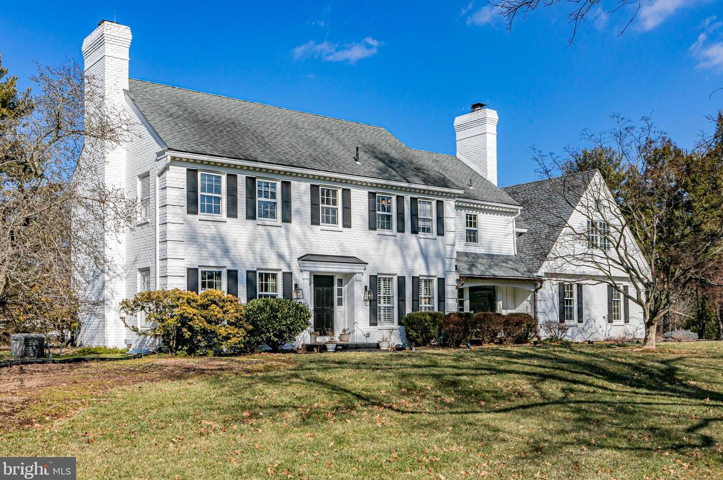 10 Arvida Dr, Pennington NJ  08534-2105 exterior