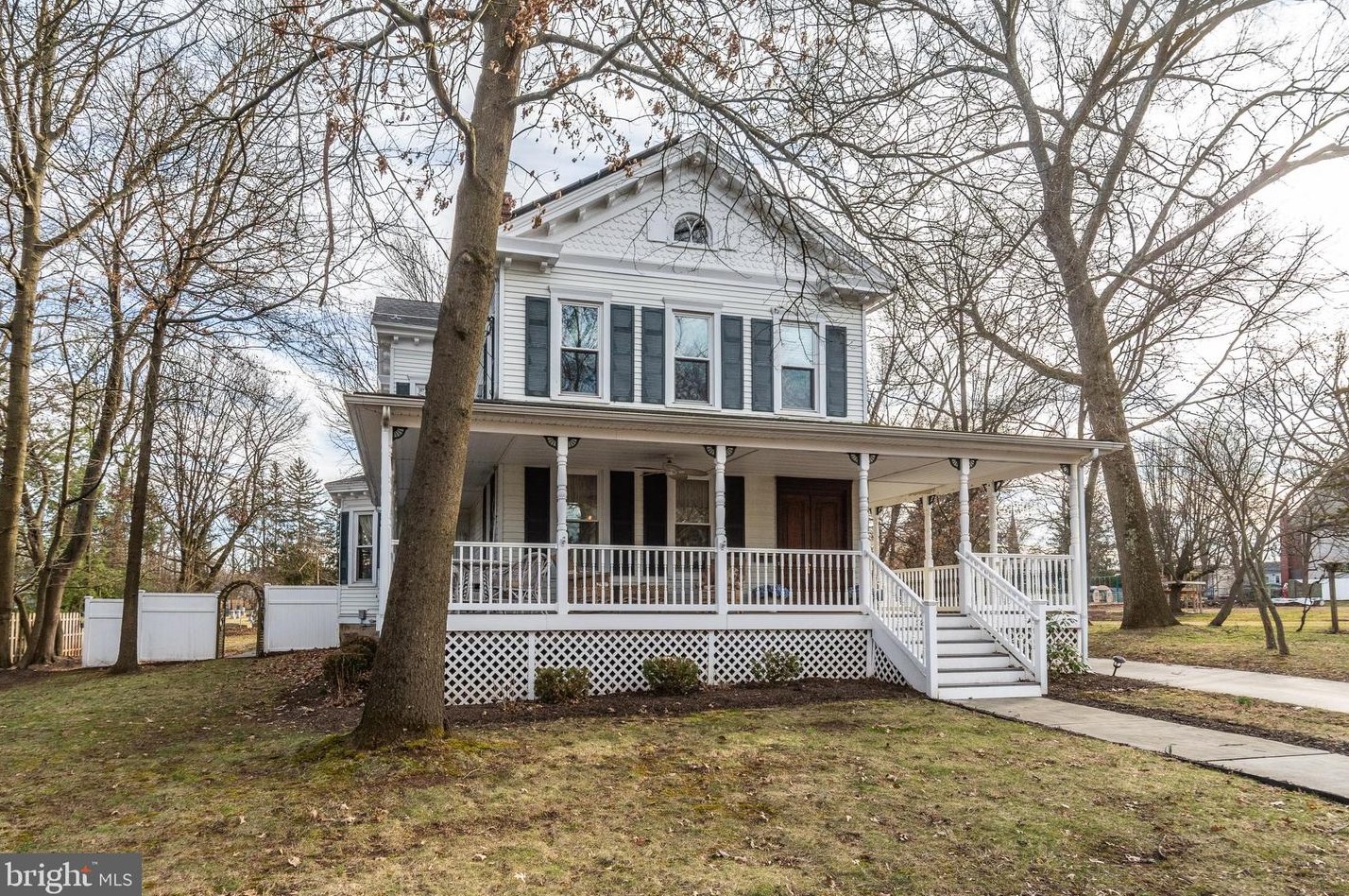 22 Delaware Ave, Pennington, NJ 08534-2301