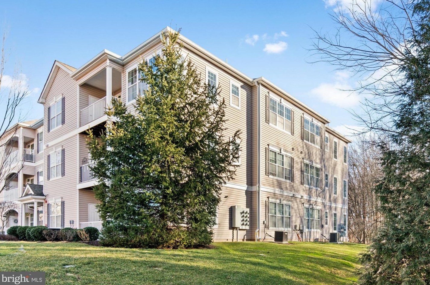 1037 Timberlake Dr, Trenton, NJ 08618