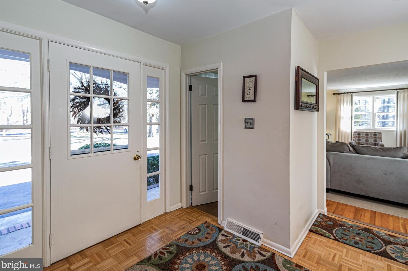 40 Titus Mill Rd, Pennington, NJ 08534-4301