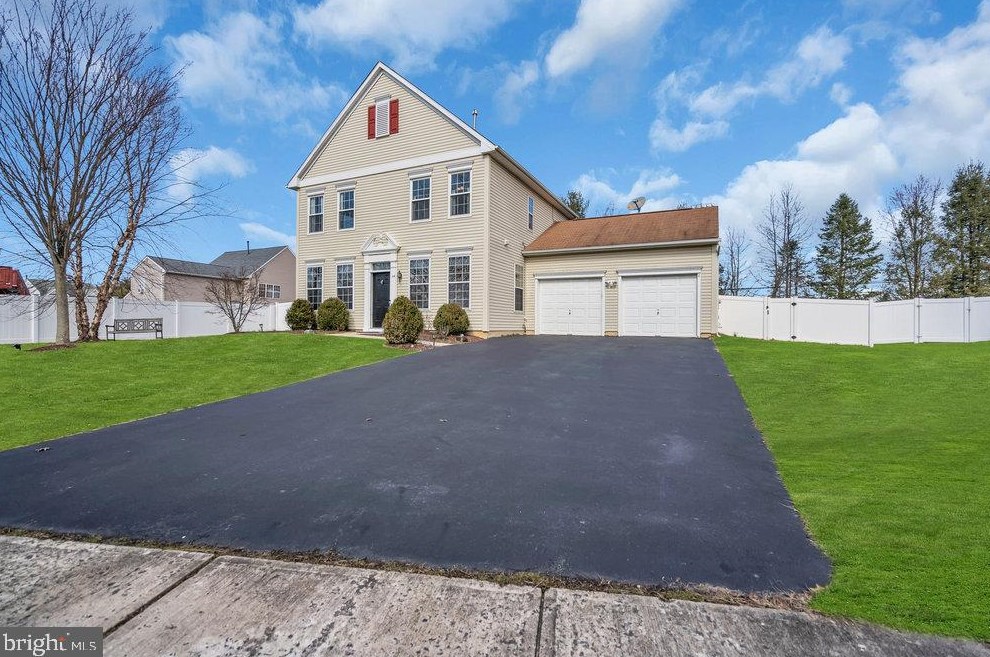 14 Bristol Way, East Windsor NJ  08520-2949 exterior