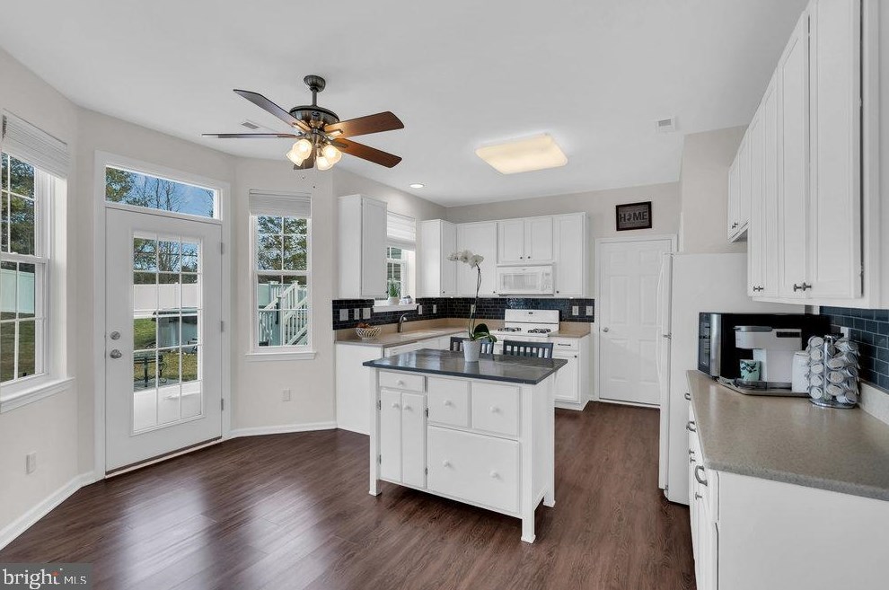 14 Bristol Way, East Windsor NJ  08520-2949 exterior