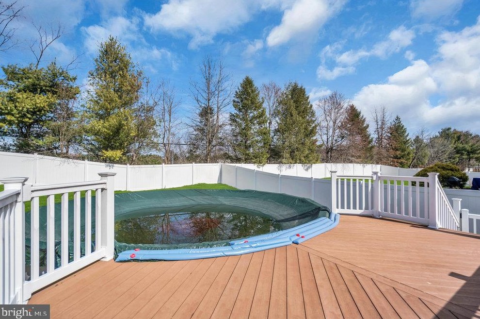 14 Bristol Way, East Windsor NJ  08520-2949 exterior