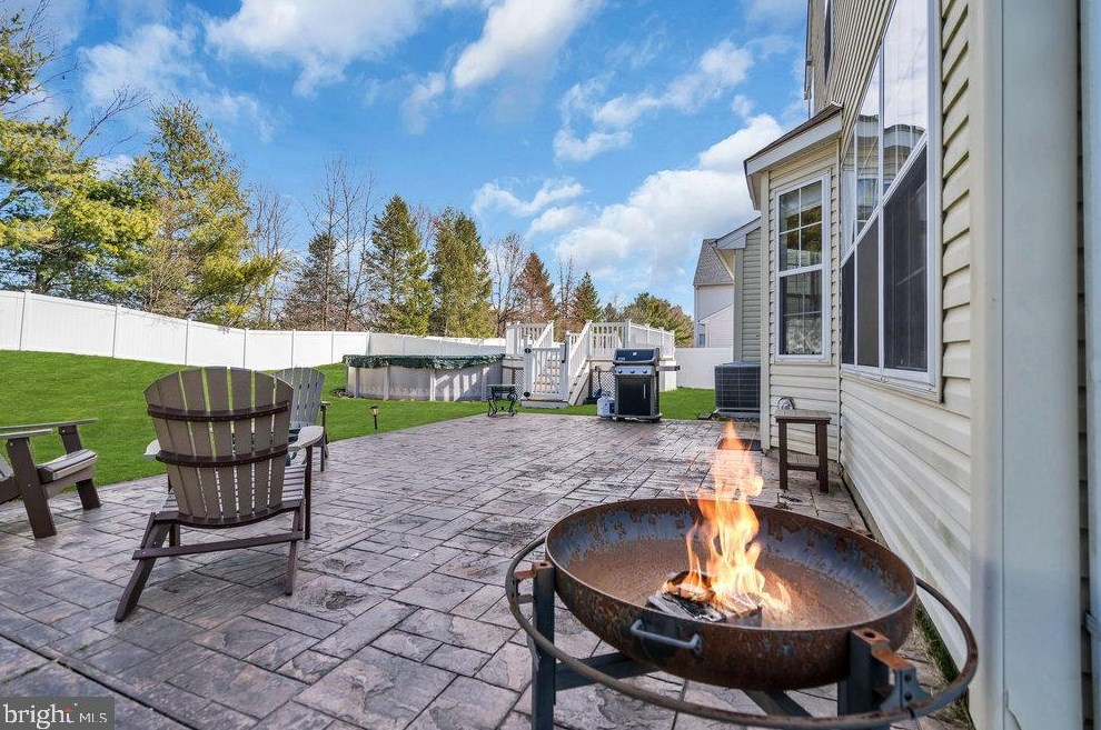 14 Bristol Way, East Windsor NJ  08520-2949 exterior