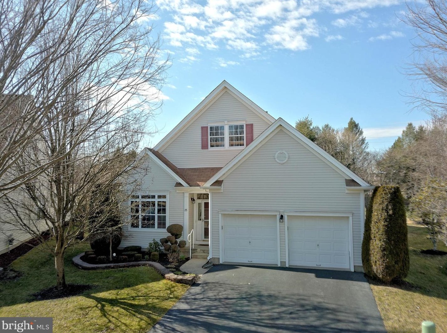 25 Globeflower Ln, W Windsor Township, NJ 08550