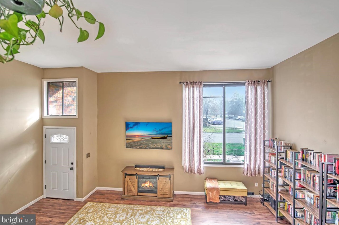 107 Hooverton Pl, East Windsor NJ  08520-5712 exterior