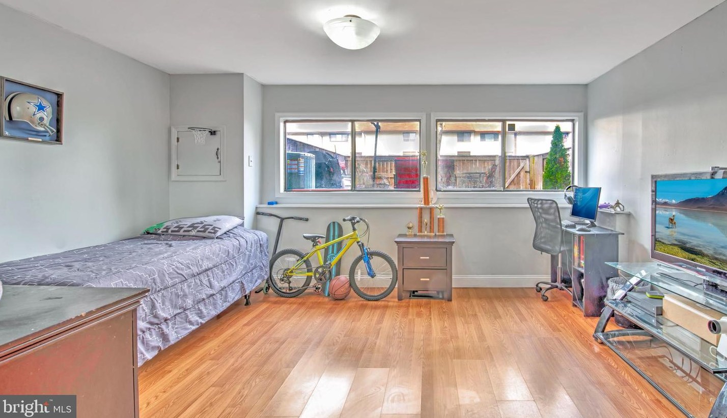 107 Hooverton Pl, East Windsor NJ  08520-5712 exterior