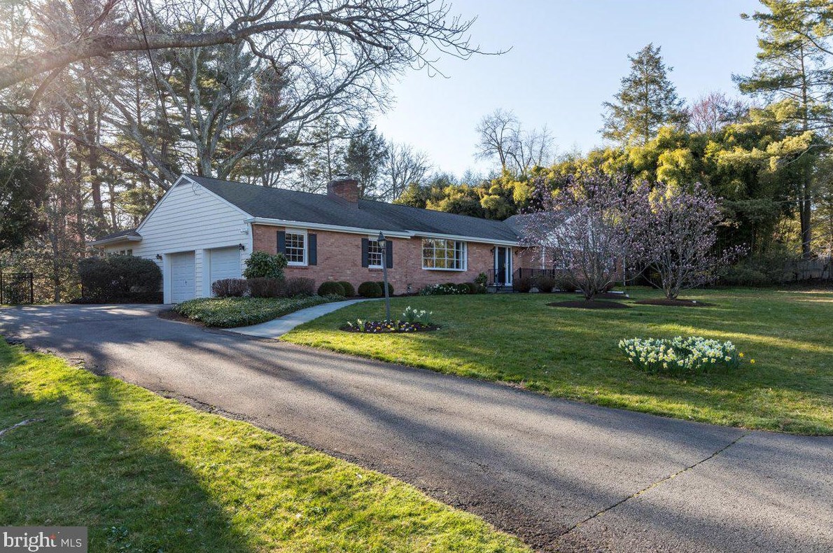 34 Parkside Dr, Princeton, NJ 08540