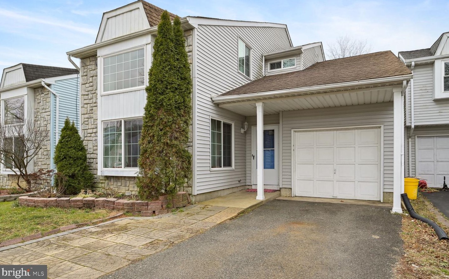114 Winchester Dr, East Windsor, NJ 08520-2647