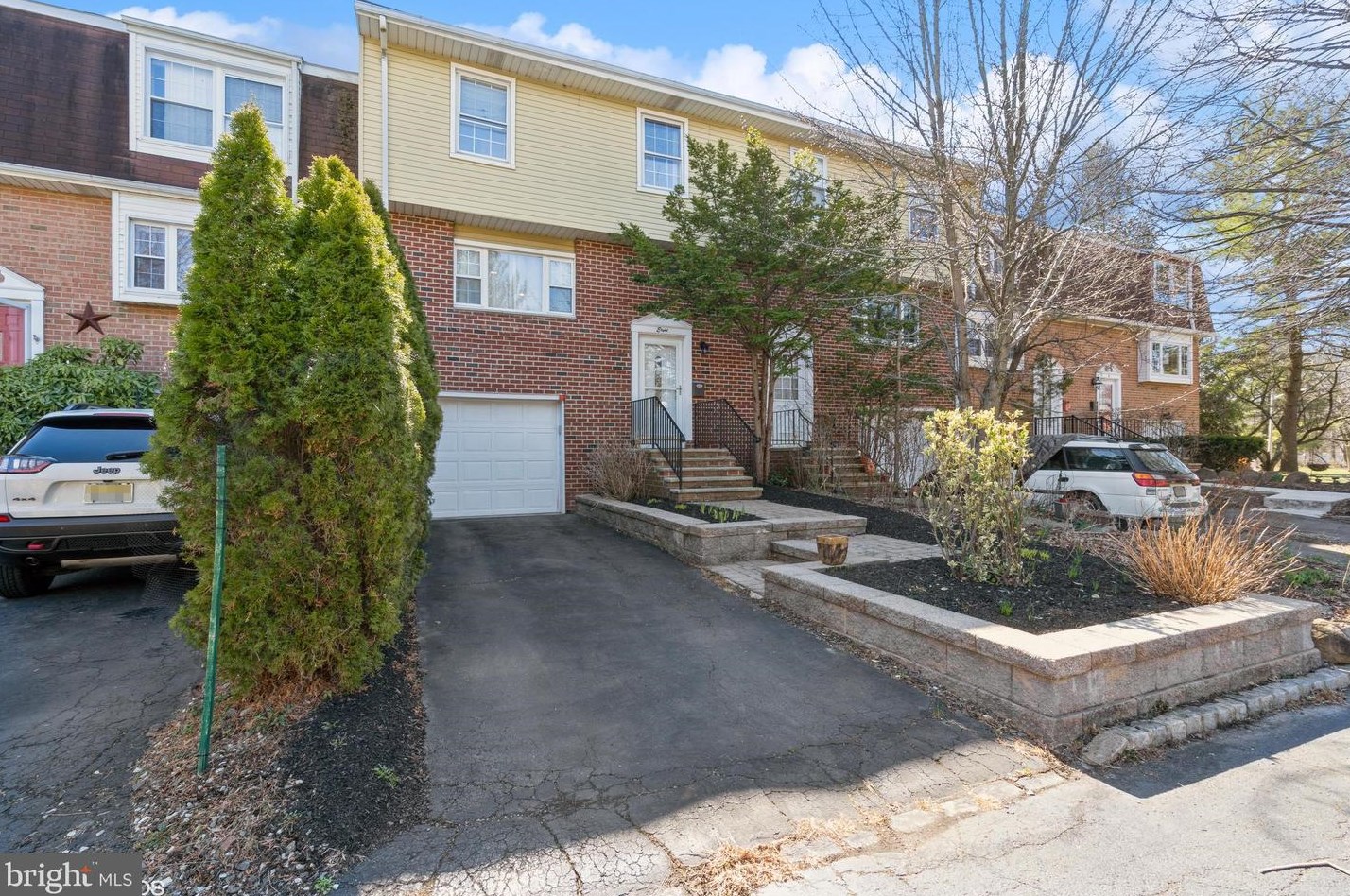 8 Trafalgar Ct, Lawrence Township, NJ 08648