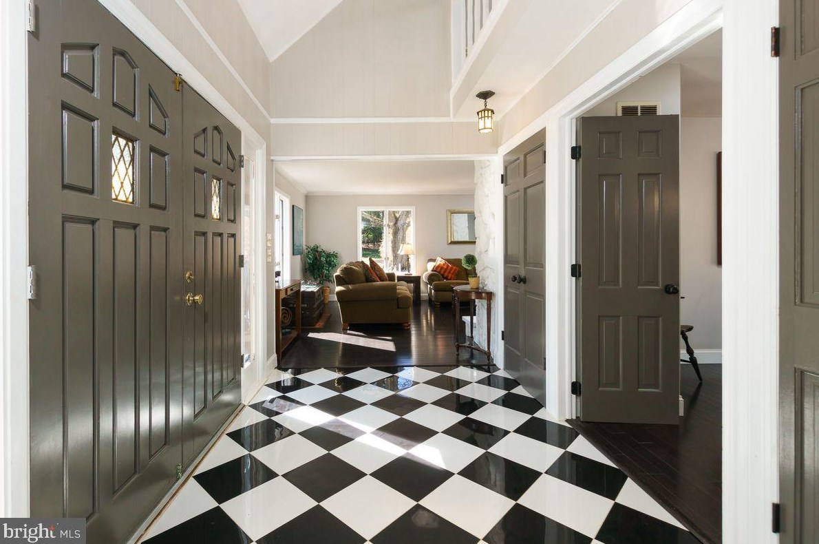 19 Meadow Ln, Pennington, NJ 08534-2112