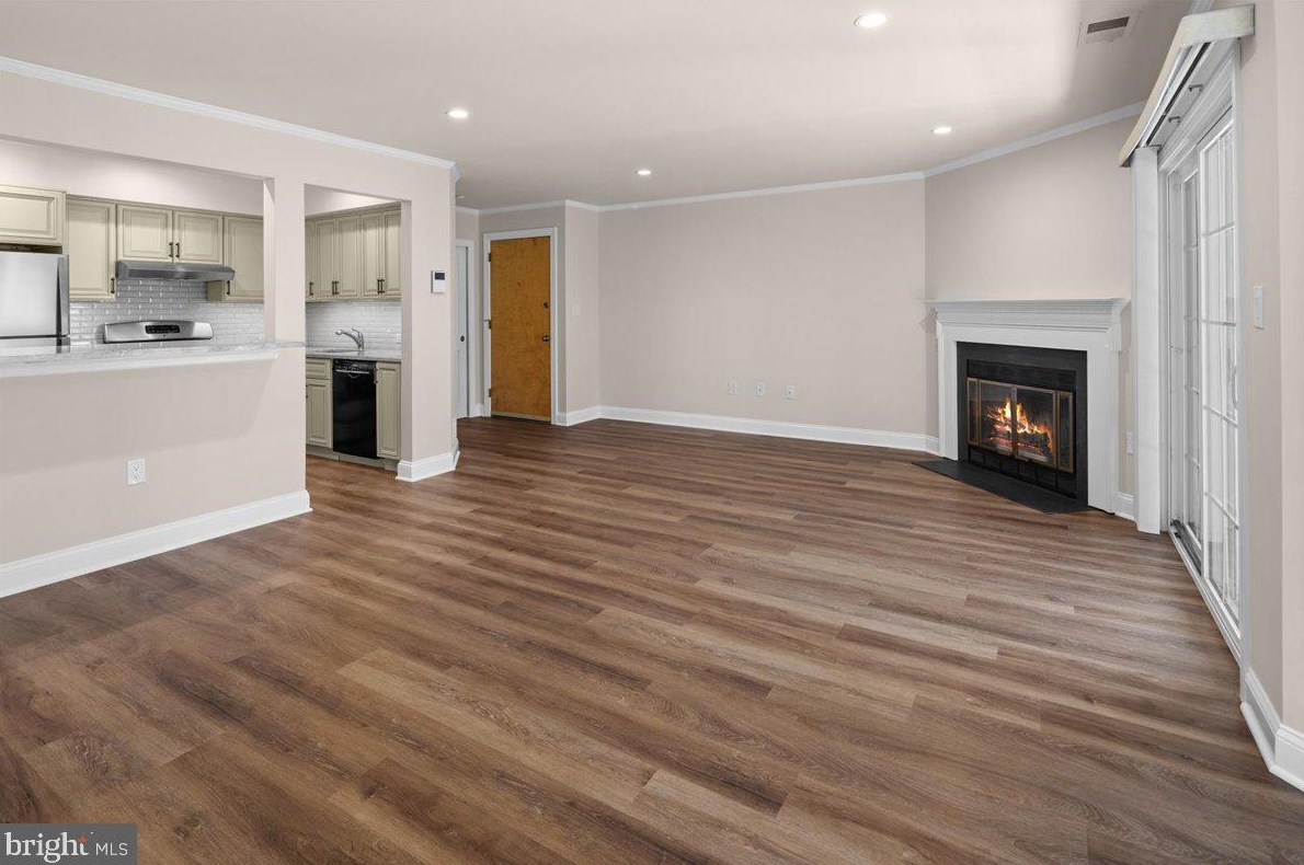 104 Olympic Ct Apt 3, Princeton, NJ 08540