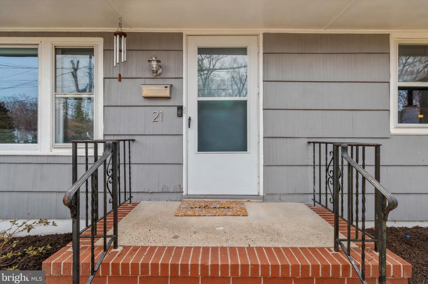 21 Glen Stewart Dr, Trenton, NJ 08618-1949