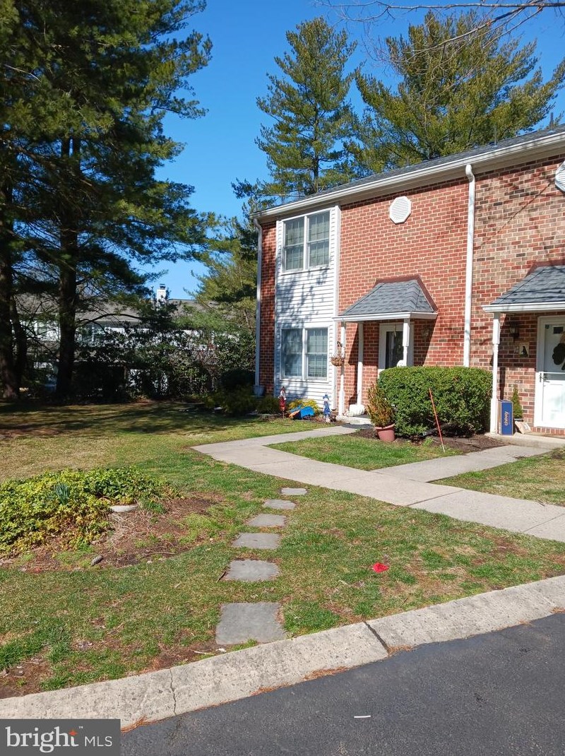26 Pagoda Ct, Lawrence Township, NJ 08648