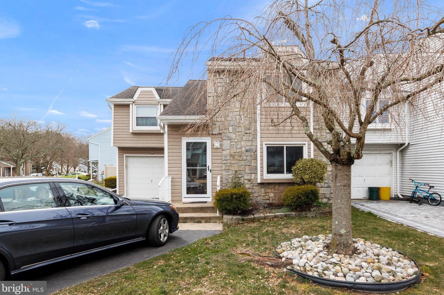 17 Winchester Dr, East Windsor, NJ 08520-2608