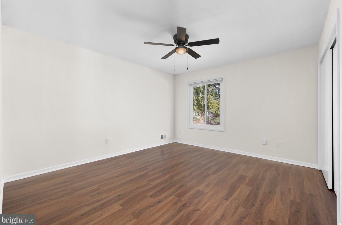 11 Avon Dr, East Windsor NJ 08520-5608 exterior