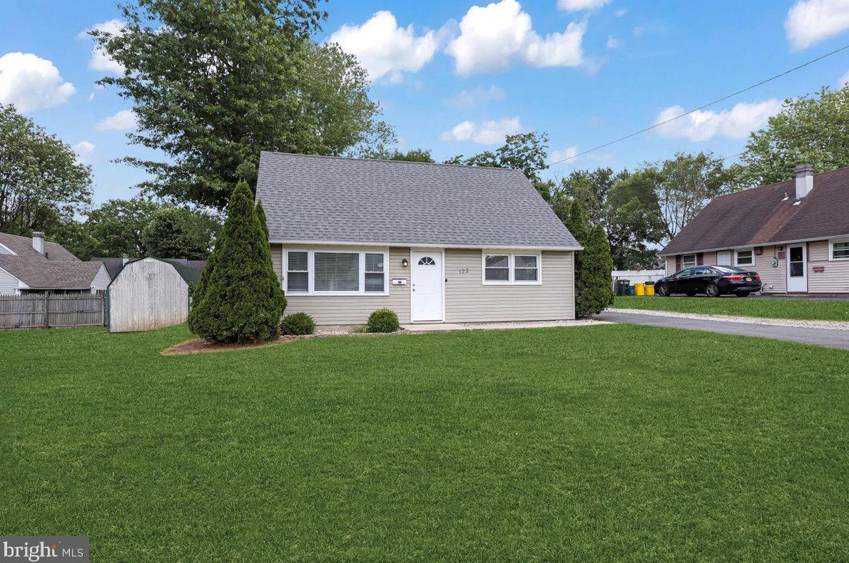 122 Stratford Ave, Trenton, NJ 08618-1928
