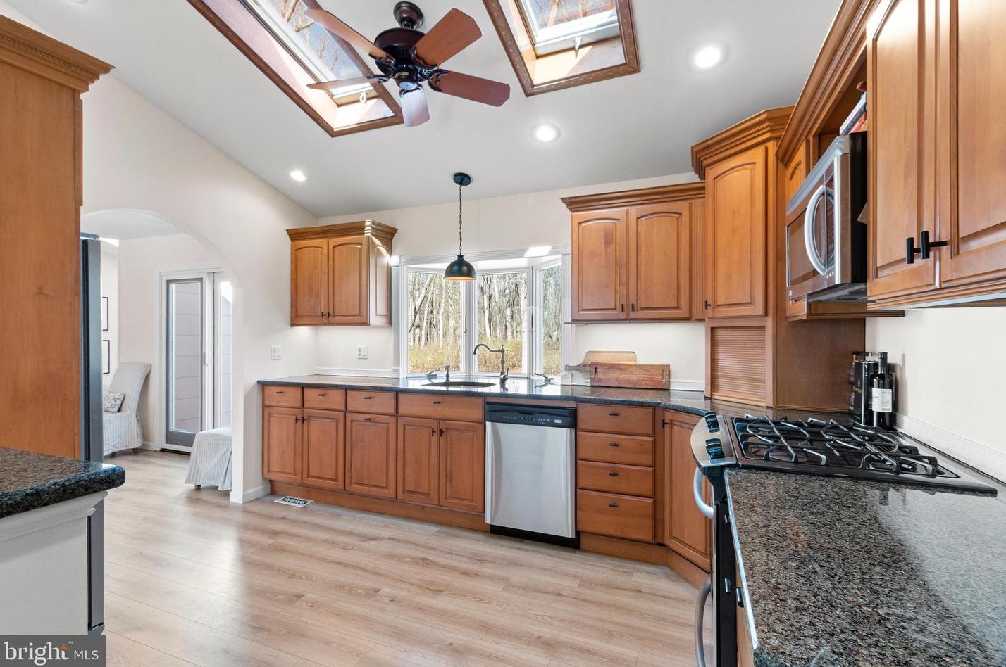 30 Meadow Ln, East Windsor, NJ 08520