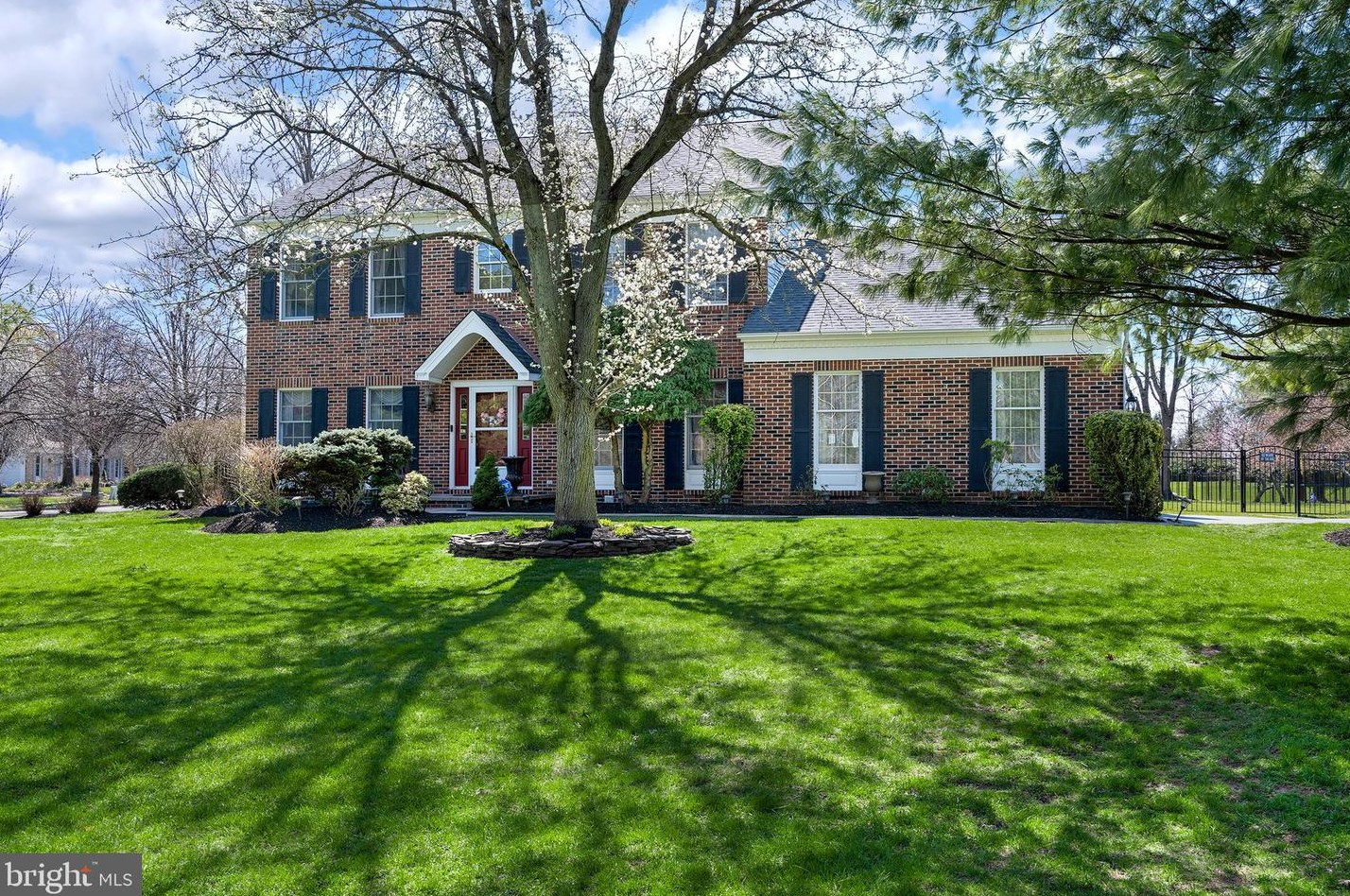 547 Village Rd W, W Windsor Township, NJ 08550