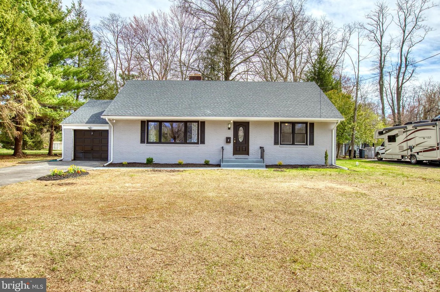 7 Diane Dr, Trenton, NJ 08628