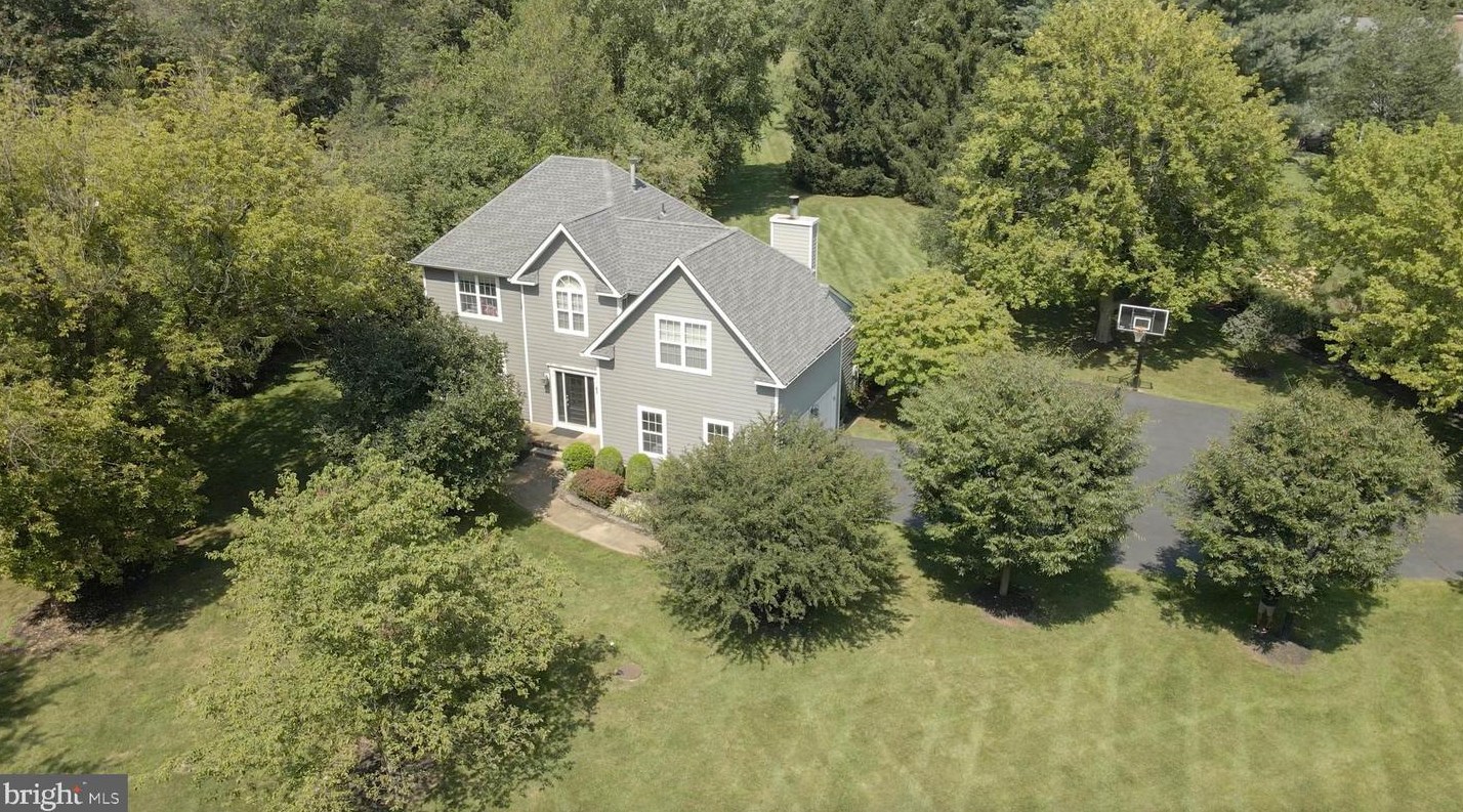 3 The Kings Path, Hopewell Township, NJ 08525-1318