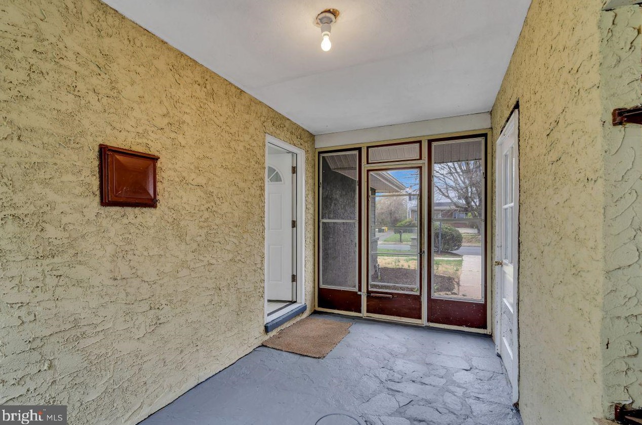 193 Woodland Ave, Trenton NJ  08638-2522 exterior