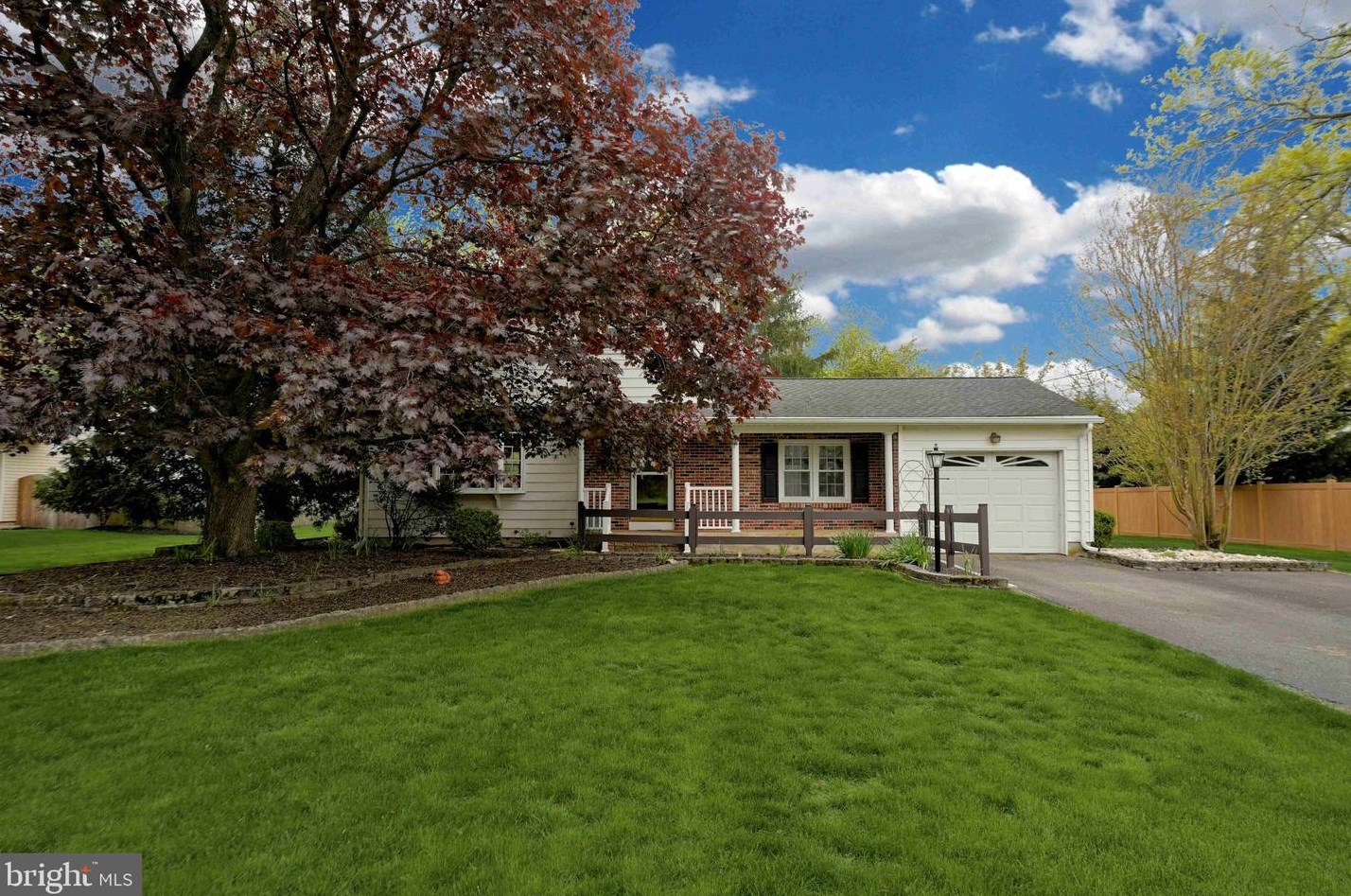 117 Oak Creek Rd, East Windsor, NJ 08520