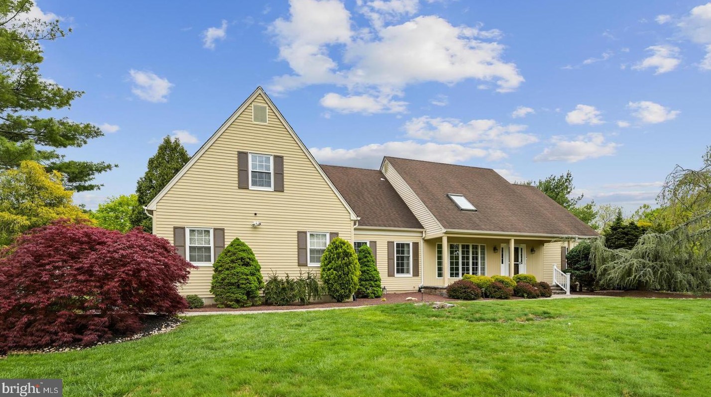 2 Cranston Ct, W Windsor Township, NJ 08550