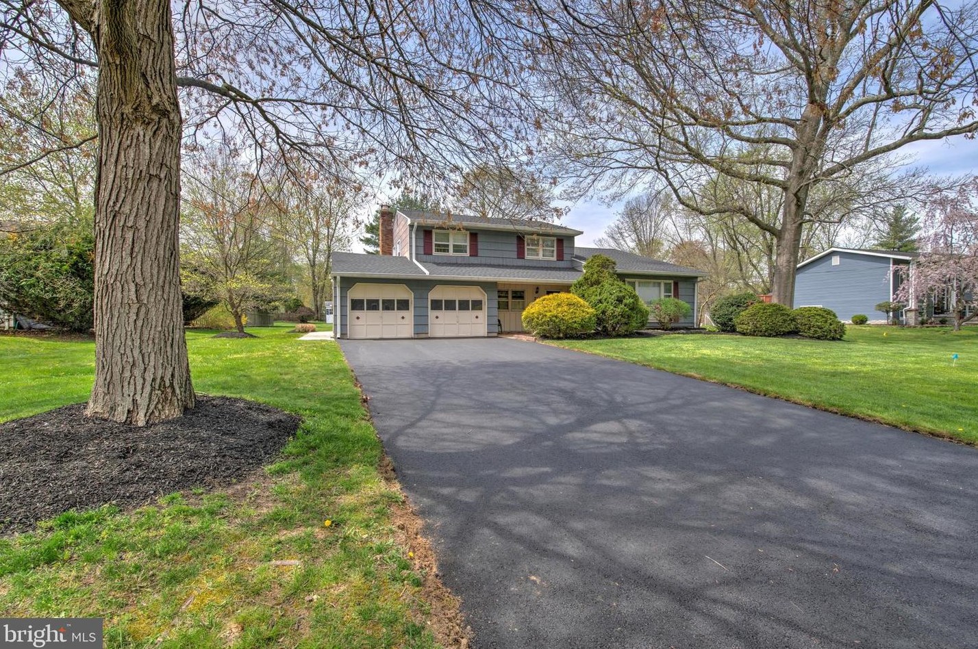 21 Meadowbrook Dr, East Windsor, NJ 08520-2307