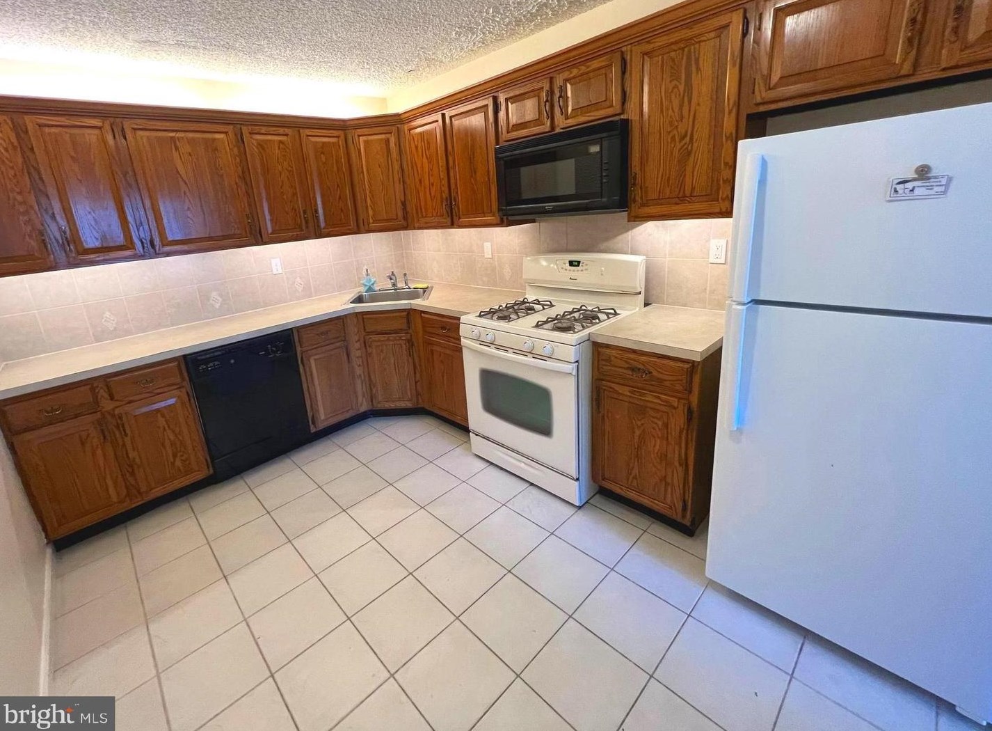 18 Lehavre Ct, Trenton, NJ 08619