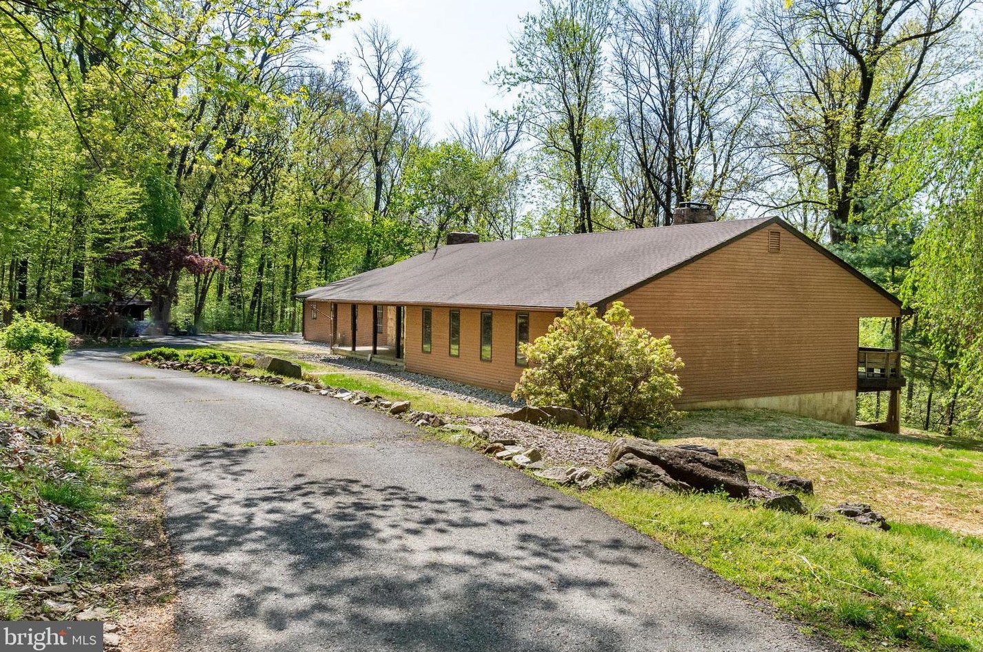 95 Crusher Rd, Hopewell Township NJ  08525-2201 exterior