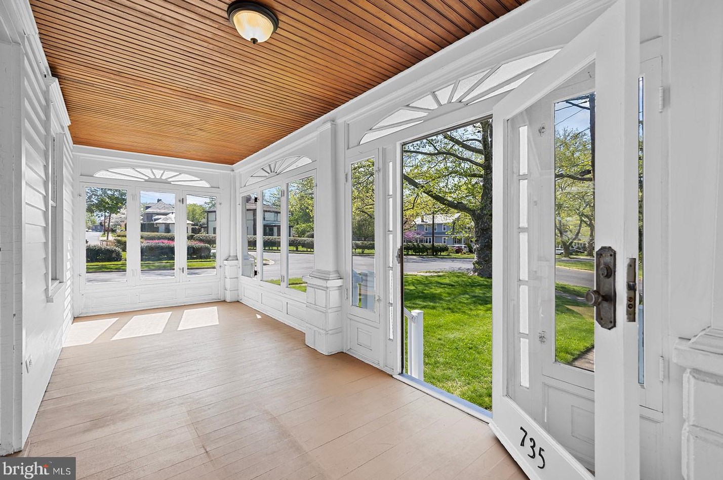 735 Lake Dr, Lawrence Township, NJ 08648