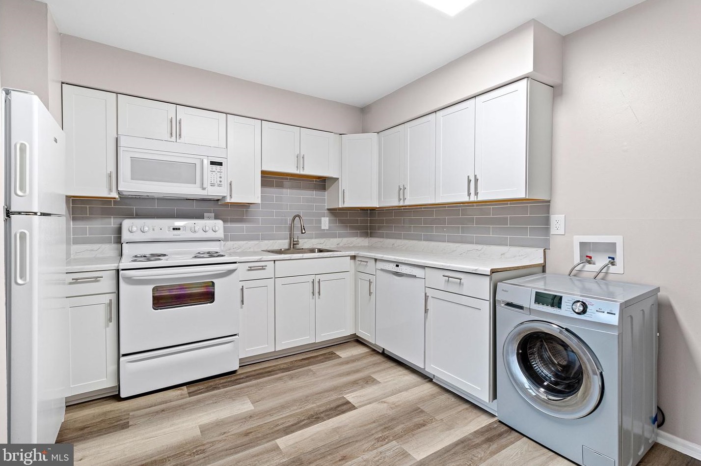 C-2 Avon Dr, East Windsor, NJ 08520