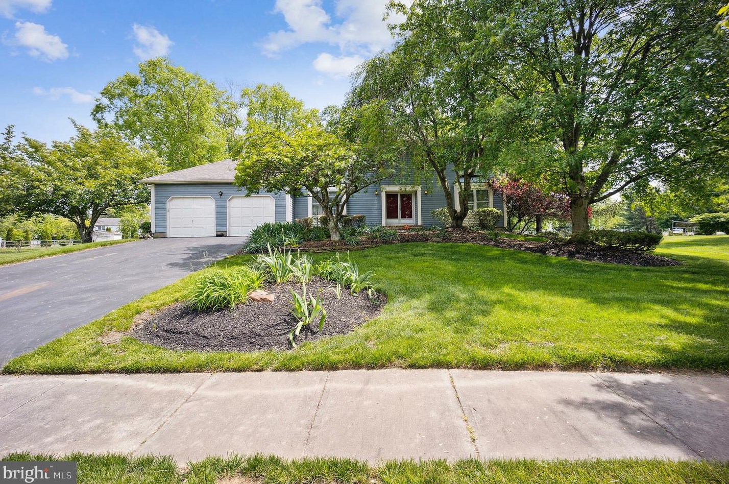 3 Gambrel Cir, W Windsor Township, NJ 08550