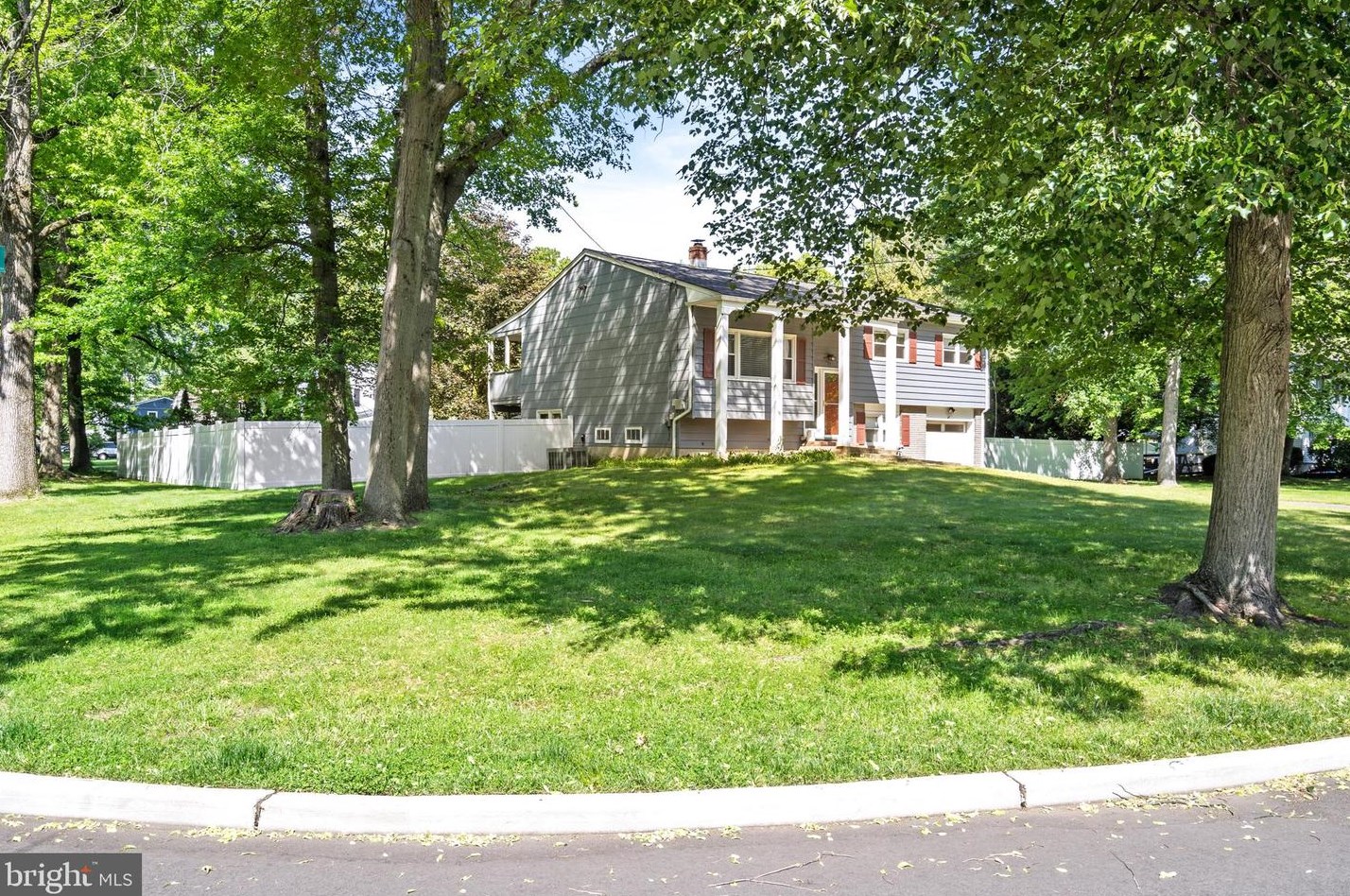 37 Oakbranch Rd, East Windsor, NJ 08512