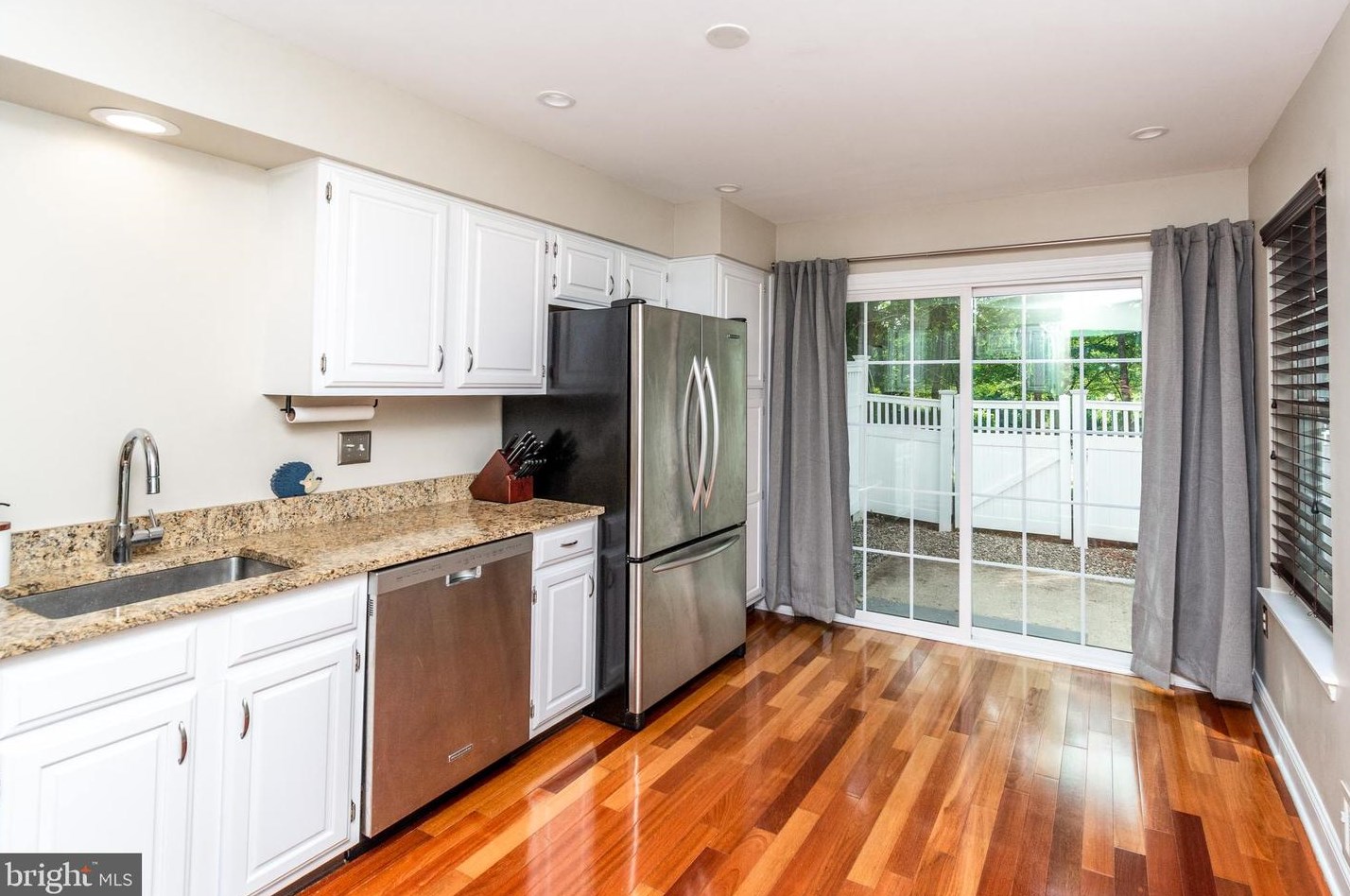 408 Amberleigh Dr, Pennington NJ  08534-1961 exterior