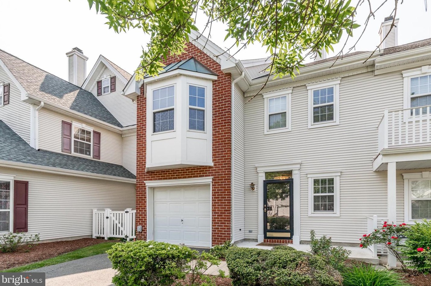 408 Amberleigh Dr, Pennington NJ  08534-1961 exterior