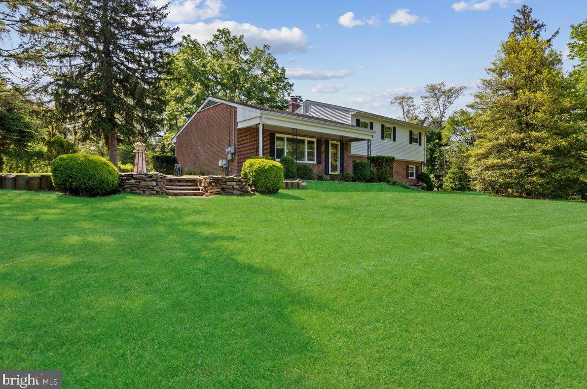 8 Maddock Dr, Trenton, NJ 08628