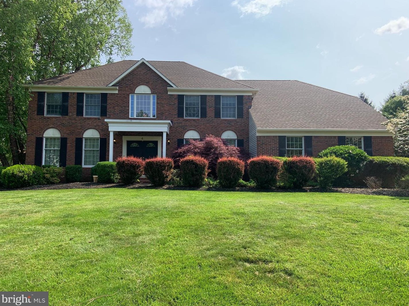 4 Ginnie Ln, W Windsor Township, NJ 08550-3244
