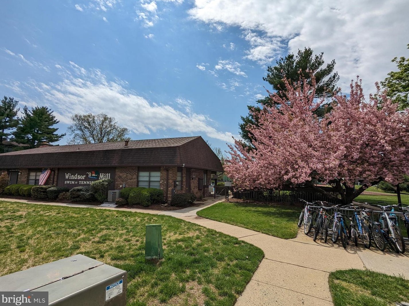 1722 Country Mill Dr, East Windsor NJ  08512-2212 exterior