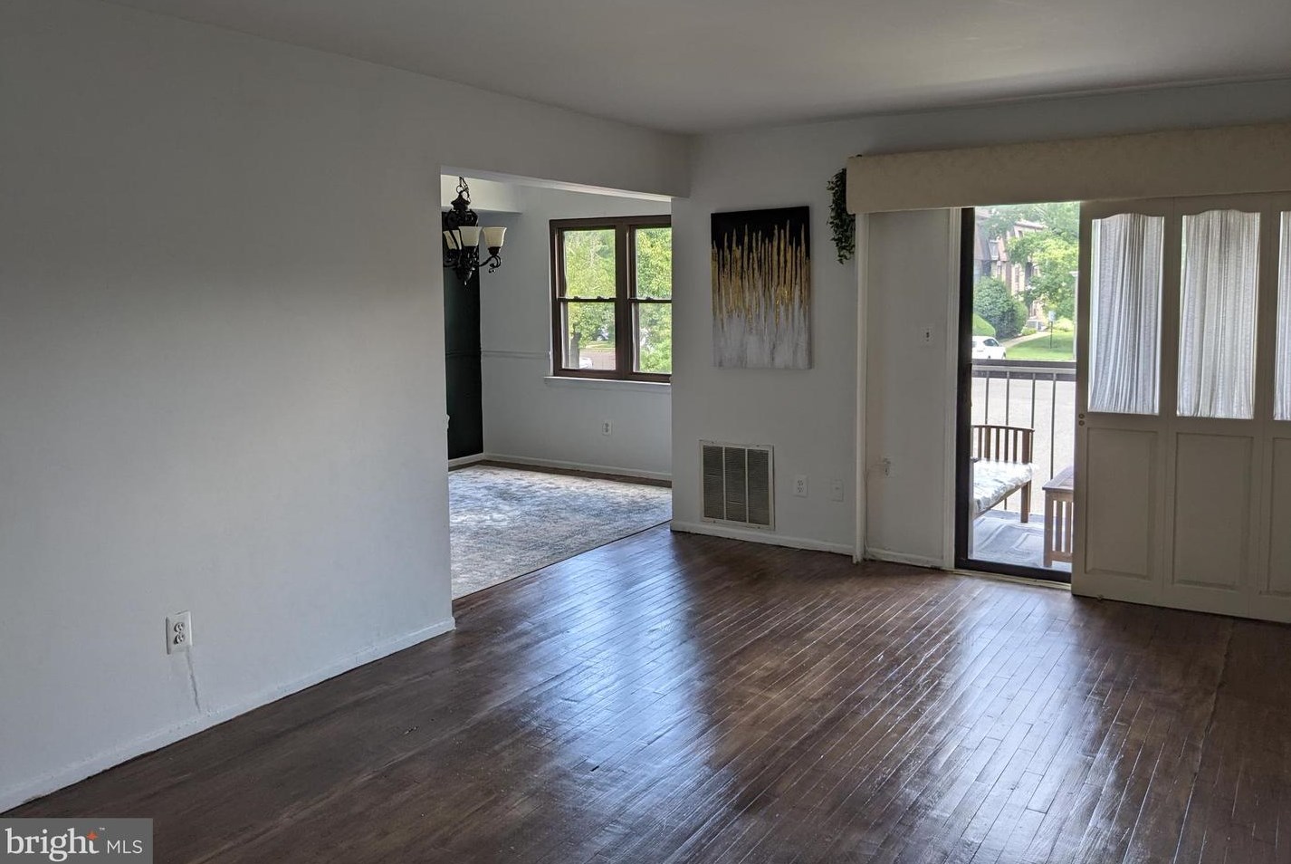1722 Country Mill Dr, East Windsor NJ  08512-2212 exterior
